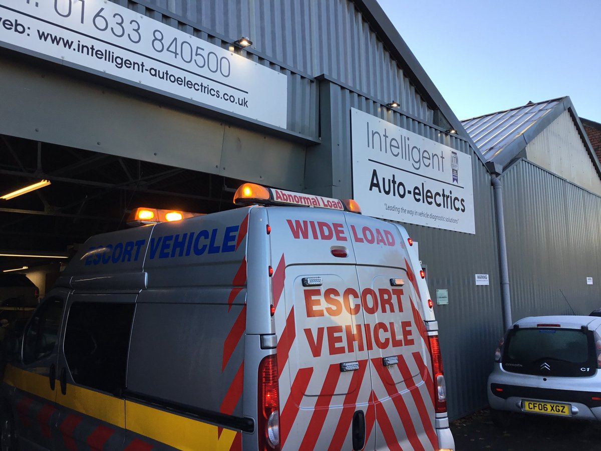 I_Autoelectrics's tweet photo. Escort vehicle now able to work safely with operating lights https://t.co/6hFwUmwgPN