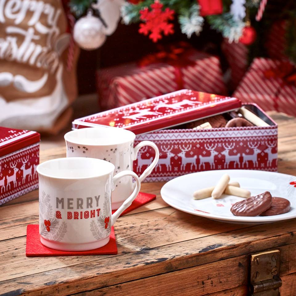PoundworldTweet's tweet photo. Introducing our 'Rustic Red' range... Perfect if you’re looking to create a #traditional #Christmas look on a budget this year. #RusticRed https://t.co/9brWJau5tN