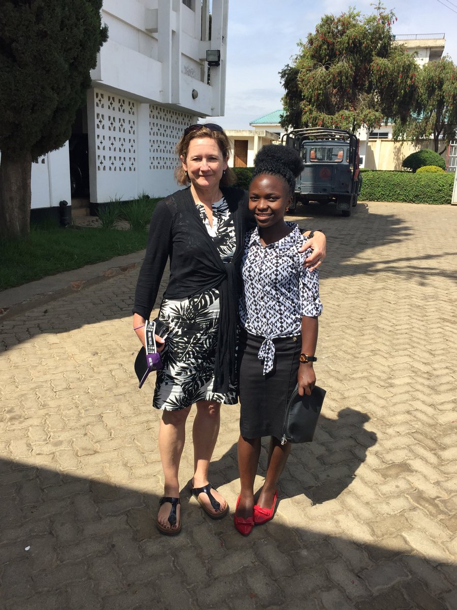 AmandaHucks's tweet photo. Come all the way to Tanzania to find my twin! ⚫️⚪️ #Ying&amp;Yang https://t.co/lLFasDjY0x