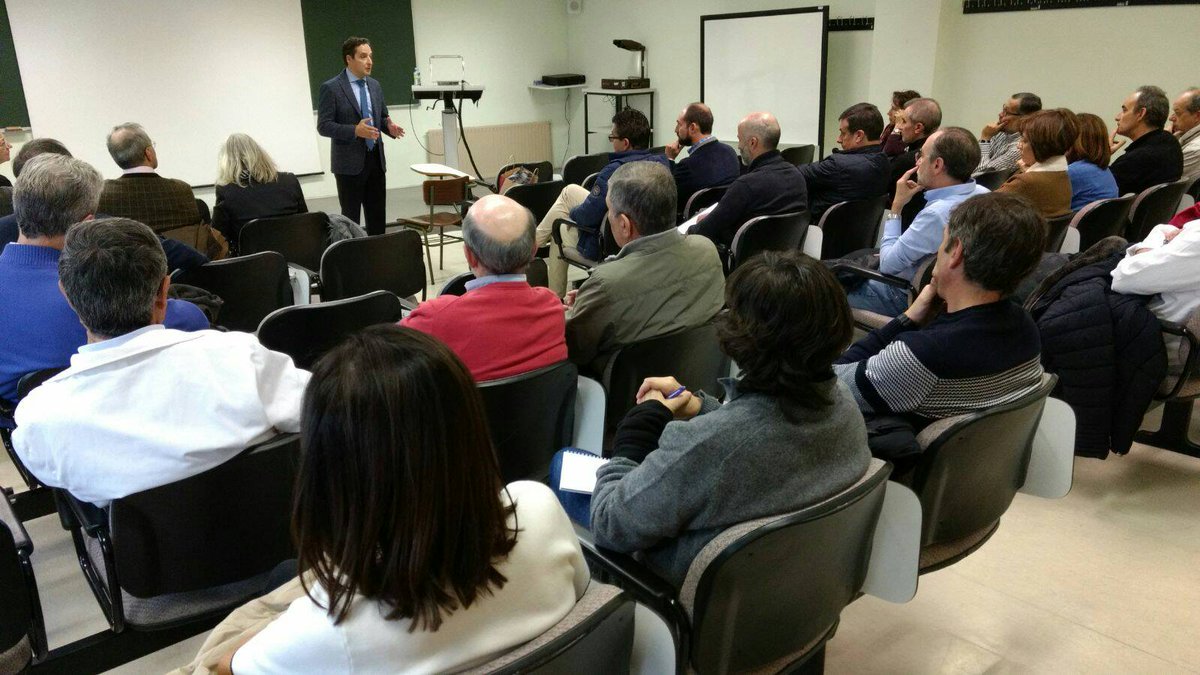 Ya estamos con los compañeros de <a href="/BiologiaUsal/">Biología USAL</a> Gran recibimiento. Gracias a todos. Juntos sumamos #ilusiónUSAL #compromisoUSAL #votaCorchado