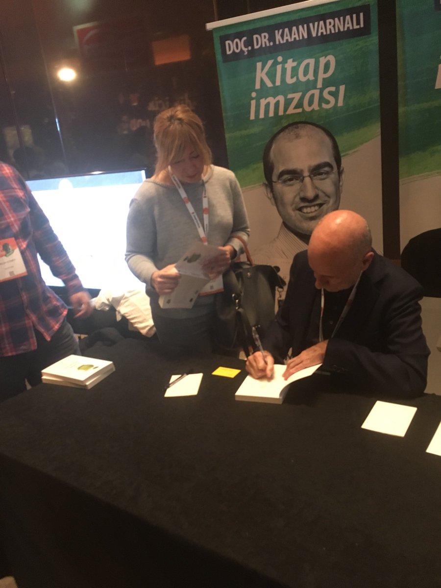 keremfndk's tweet image. .@ksegall autographing his books .@brandweekist #Legendsofcreativity #brandweek2017