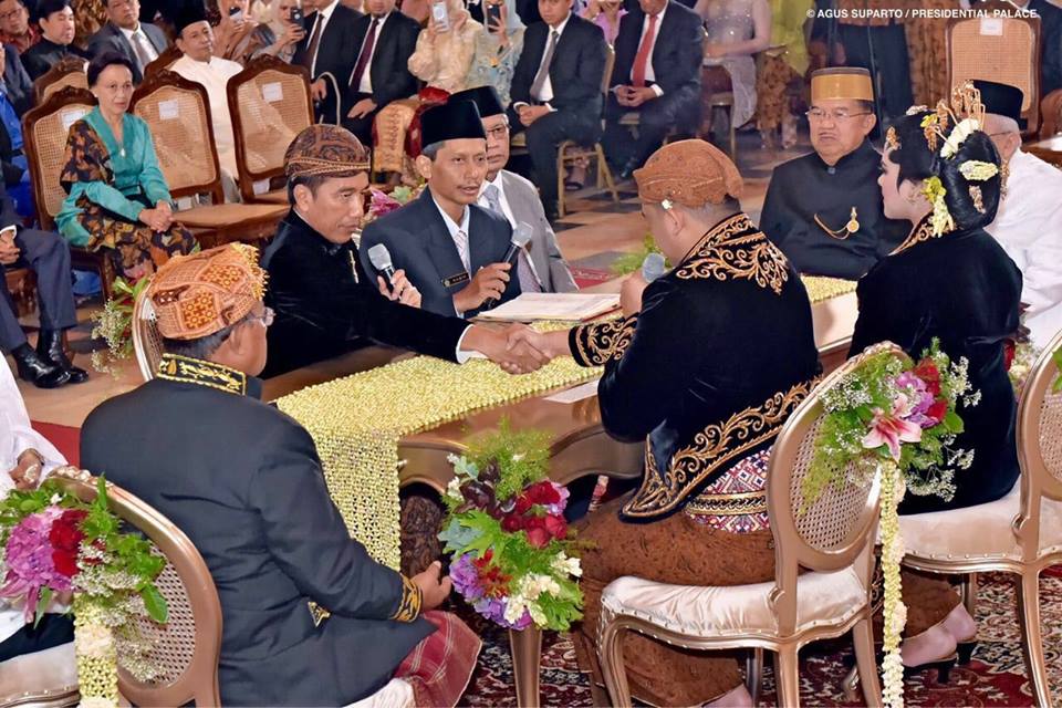 Selamat menempuh hidup baru untuk Kahiyang Ayu dan Muhammad Bobby Afif Nasution. Semoga Allah swt menyempurnakan kebahagiaan kalian,dan menjadikan pernikahan kalian sebagai ibadah kepada-Nya.