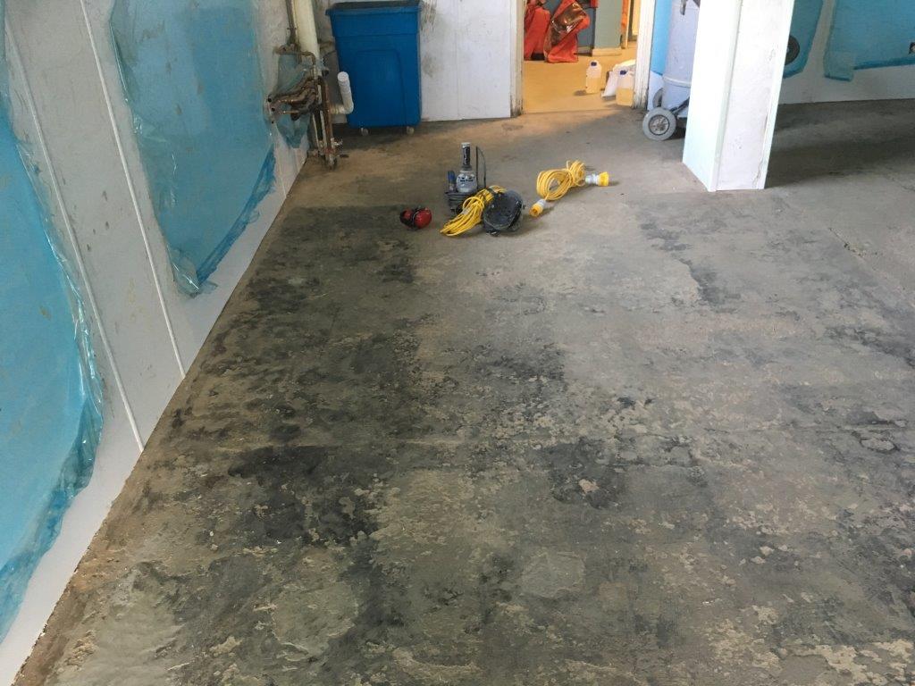 ResintekServ's tweet photo. Pre start,during and completed commercial kitchen at local golf club. Vinyl removed, floor prepped and resin down in 3 days. @AltroFlooring https://t.co/iun4fwvgqw