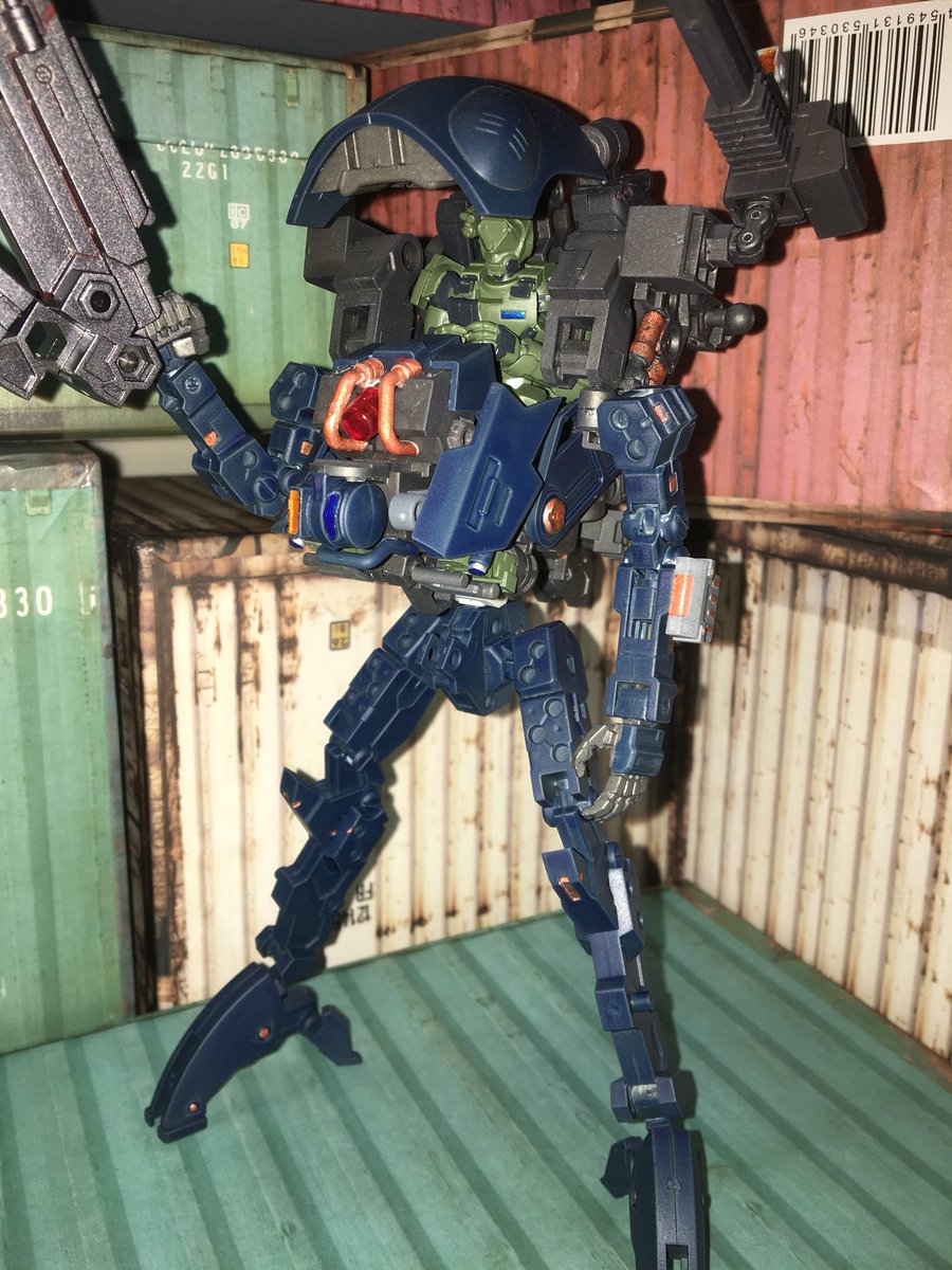 あぐたけ Twitter પર ストライダー級タイタンモドキ塗装完了 パイロットには狭過ぎて 興奮剤ローズちゃんの機体になりそう 素材は前回のボルトレックス余りとブロックバスター1体アーキテクト1体 ヘキサギア フレームアームズ