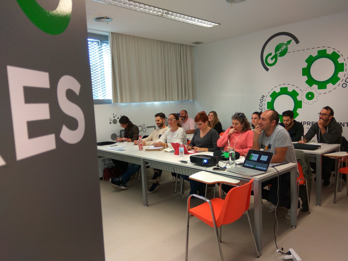 CW_Merida's tweet photo. Productiva tarde de ayer en el taller Lean Startup 1 con Agustín Valentín Gamazo @CW_Merida @eoi @ayto_merida @vvvaliente #eoi #CoworkingMerida https://t.co/U6gsye77iQ