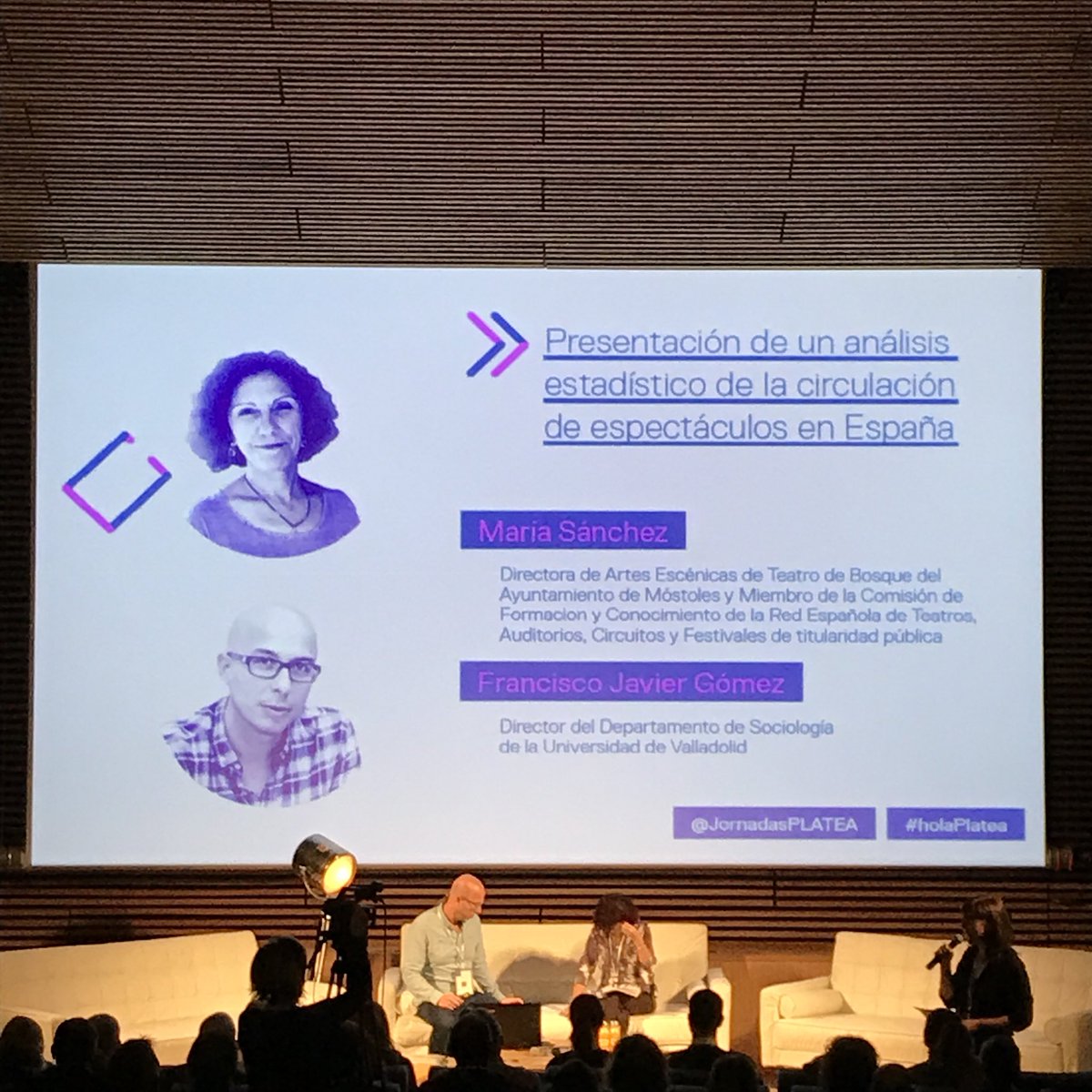 LaRed_deTeatros's tweet photo. #HolaPLATEA: Estamos presentando el análisis estadístico de la circulación de espectáculos en España en @JornadasPLATEA Foto vía @PepaMarteles https://t.co/vBfbpWIEnt