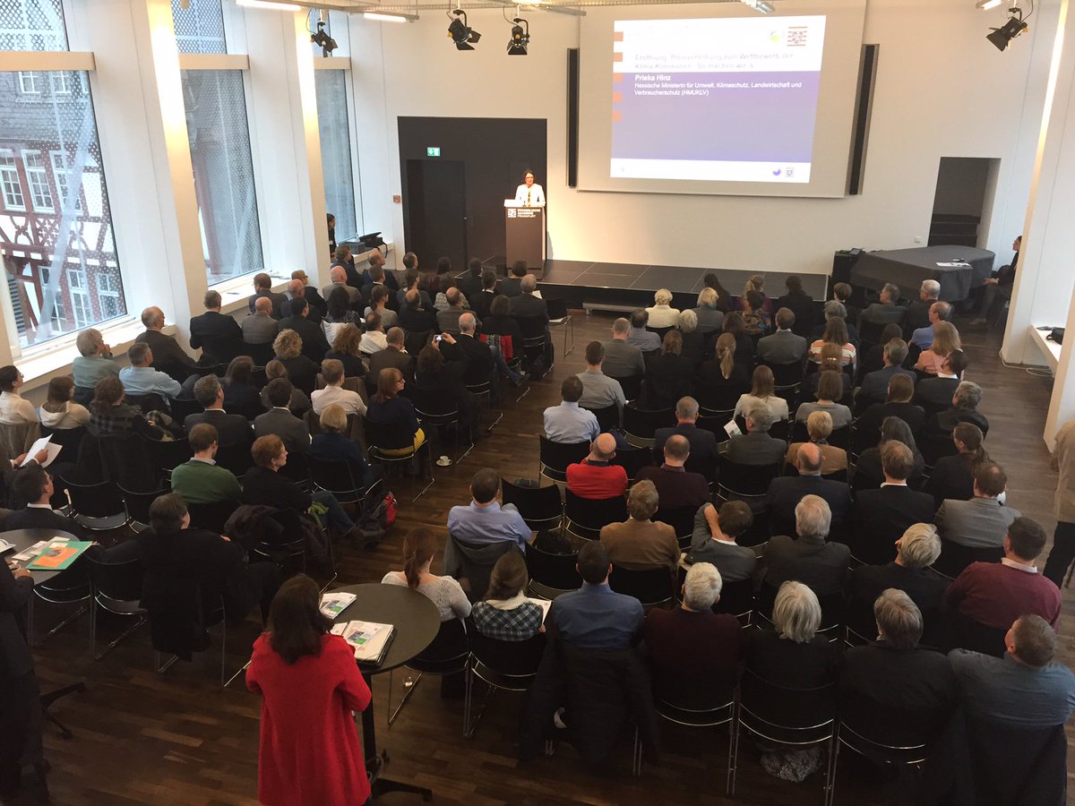 m_richwien's tweet photo. Umweltministerin @PriskaHinz begrüßt die Teilnehmenden und prämiert die Preisträger des #Wettbewerb der #Klima #Kommunen https://t.co/DWOLi4z7ti