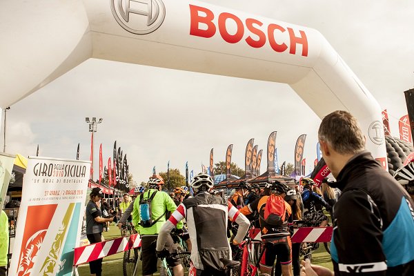 ProShopTest's tweet image. 10.400 #test da #Milano a #Roma, e non è finita qui!
Next step del tour @BikeShopTest : #Palermo 🏝️😎🚵‍♀️🚵🚴‍♀️🚴
 Leggi la news➡️  bit.ly/2iESzxu