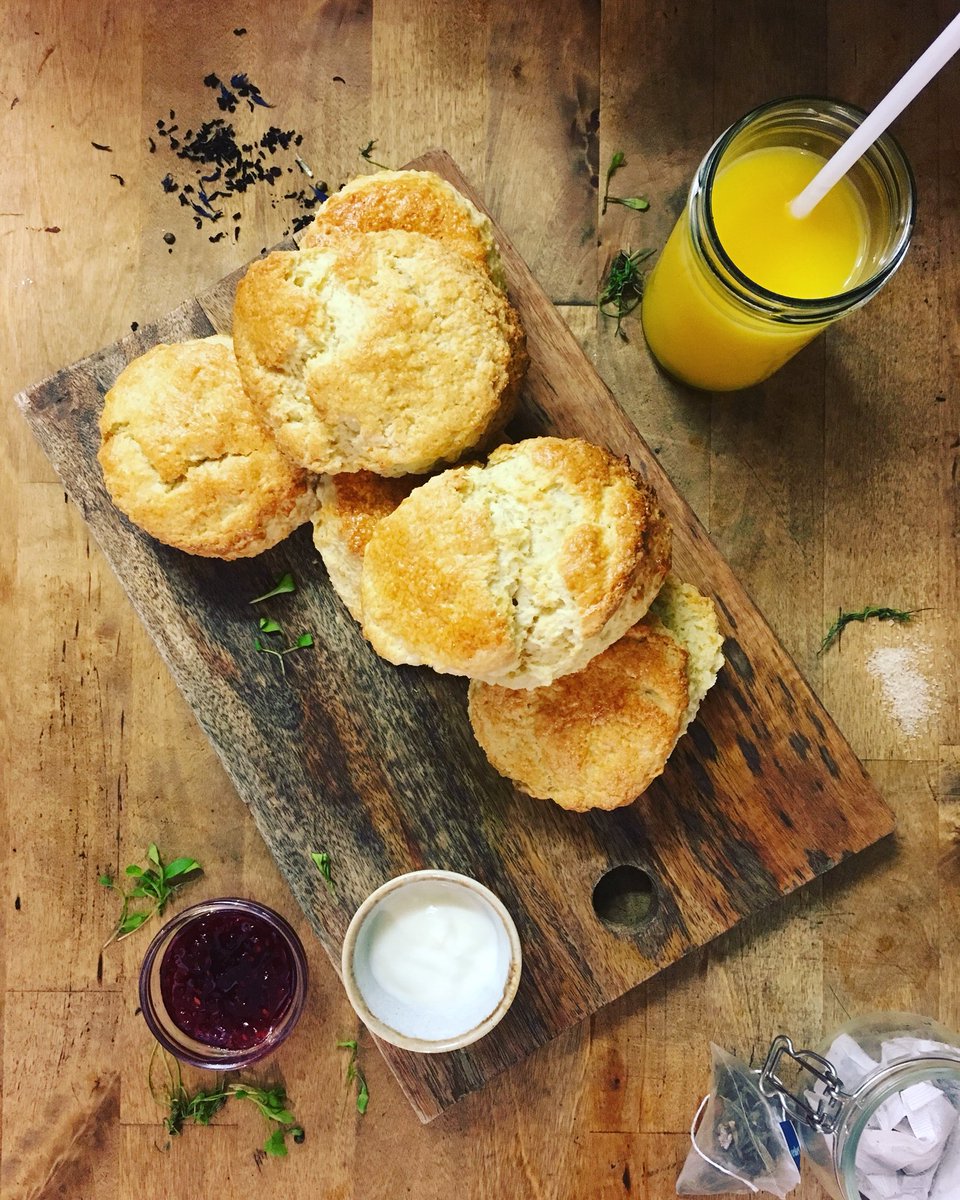 lardergo's tweet photo. Pop by at the Larder for our daily freshly baked scones and freshly squeezed orange juice 🍊. Happy midweek to all 💫#edinburghlarder #edlardercafe #scotland #scones https://t.co/Sk2EQlmTlG