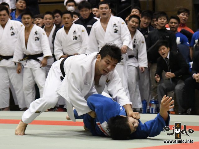 Twitter 上的 Ejudo編集長 古田 英毅 Ejudoレポートより写真 平成29年度全日本学生柔道体重別団体優勝大会準々決勝 代表戦で東海大 尾方寿應が天理大 正木聖悟から大内刈 一本 T Co Cozde4as3i T Co Skwxamlgto Twitter