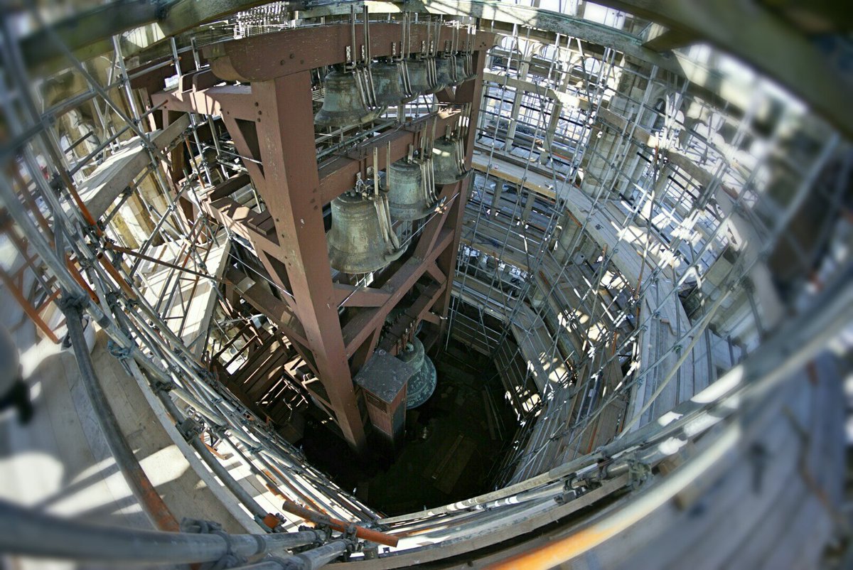 vlamingerfgoed's tweet image. De lantaarn van de @DomtorenNL staat al voor een groot deel in de steiger