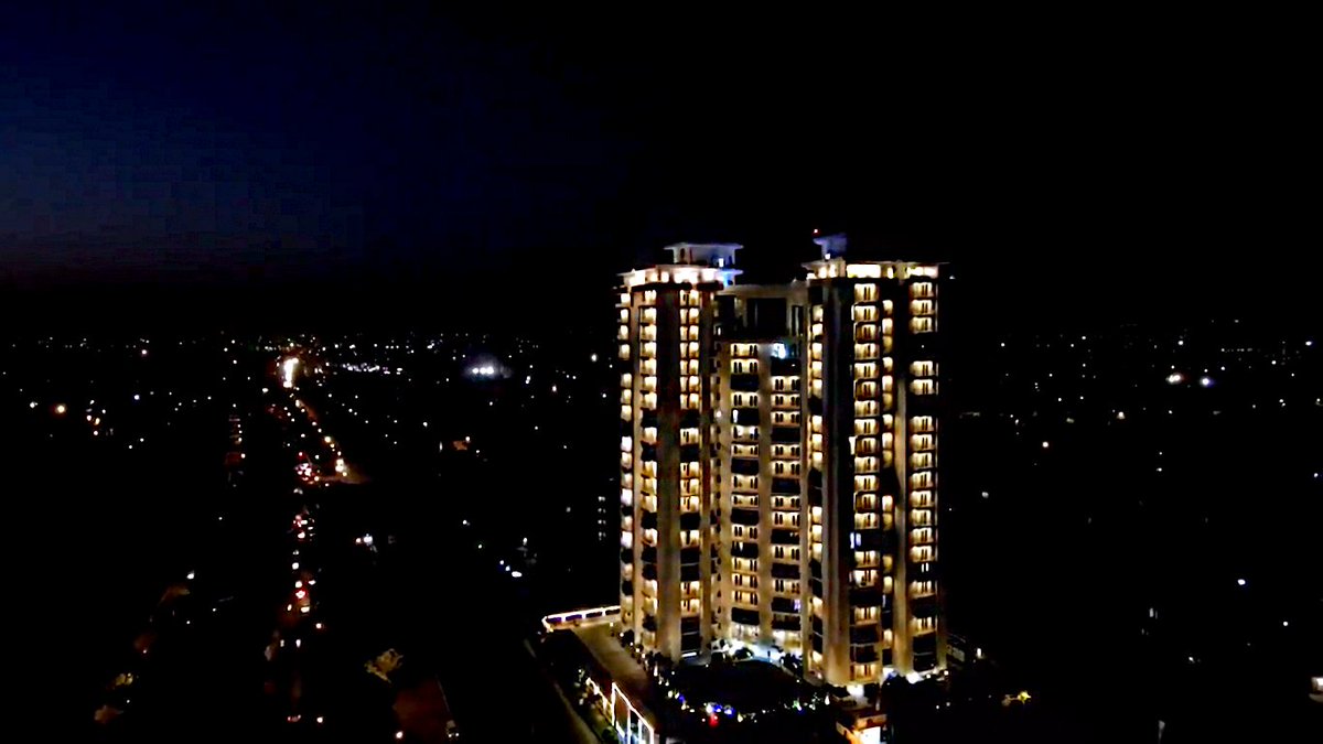 spacetechgroup's tweet photo. #NightAerialView #SpaceTech #Edana #GrNoida #LifeINgrNoida #JewarAirport #AirportatGreaterNoida #GrNoidaMetro https://t.co/Ey1z8jfgJT