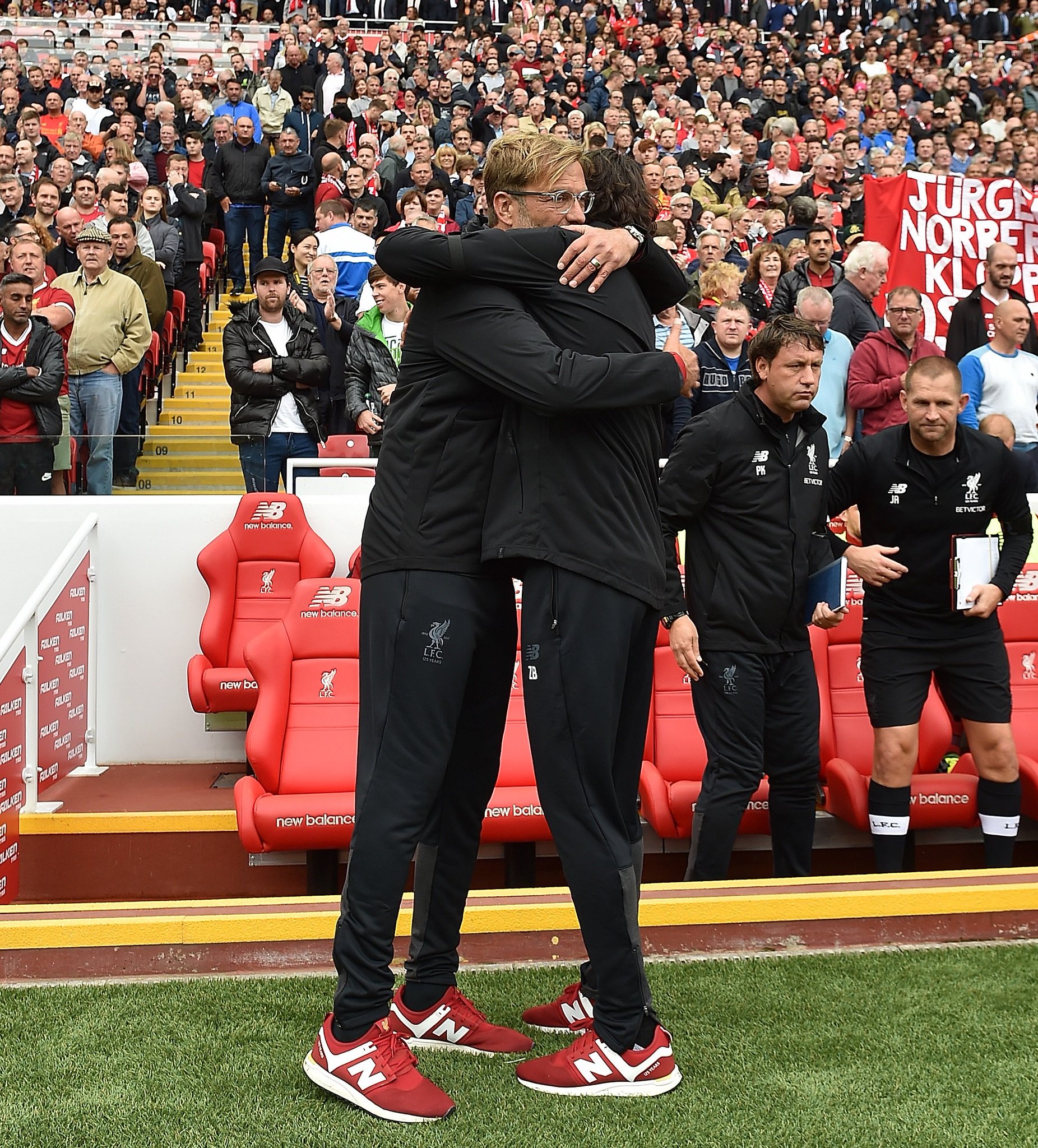 kasut new balance liverpool
