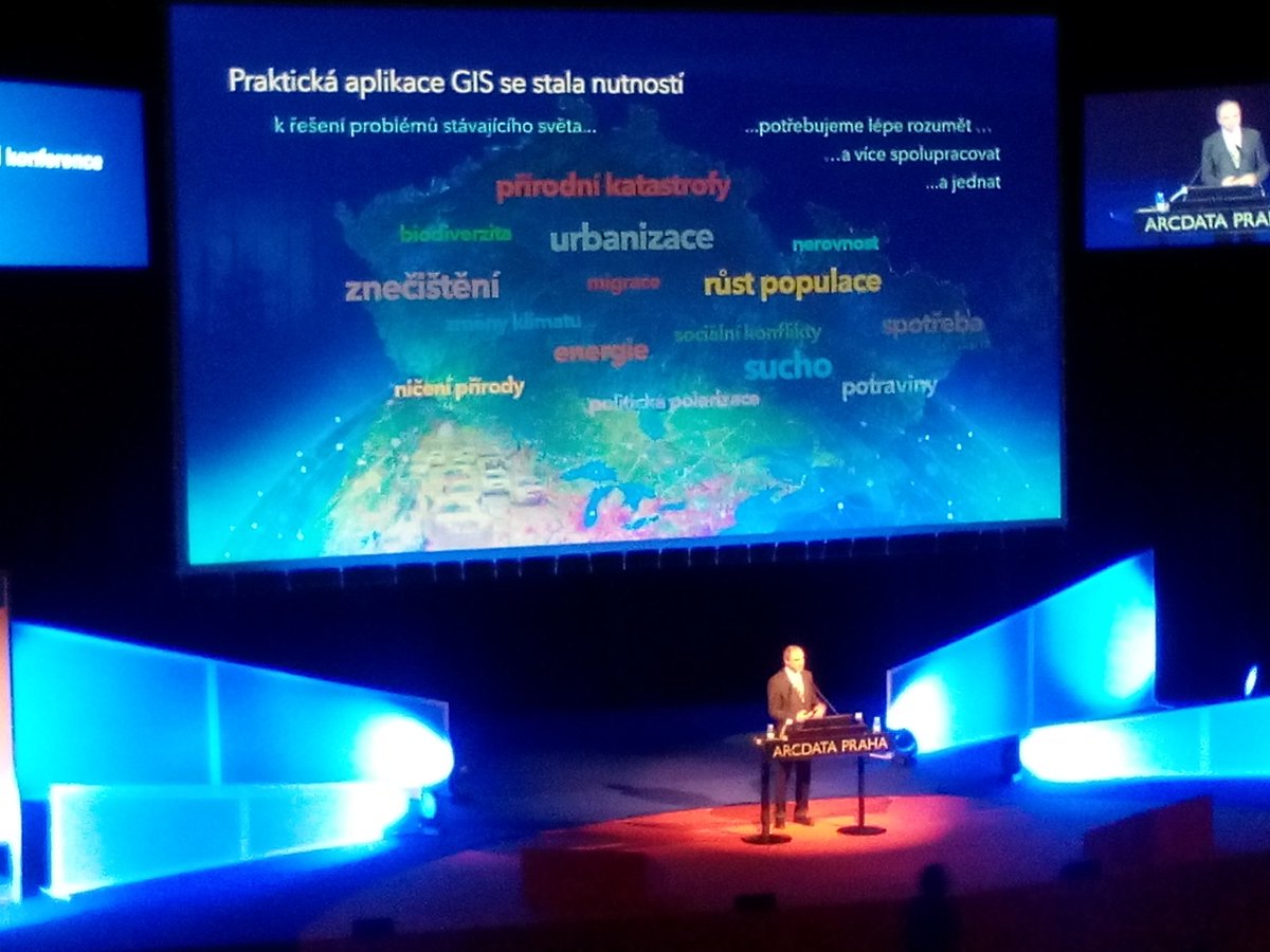 MFOXcz's tweet photo. Začíná konference GIS ESRI 2017 #Praha https://t.co/RpiYW3N7RT