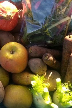 reddylane's tweet photo. #Seasonal, #organic #vegboxes looking #autumnal last #weekend. Few spaces left for pickup or delivery this weekend. #eatwiththeseasons https://t.co/i43JIDQ7ET