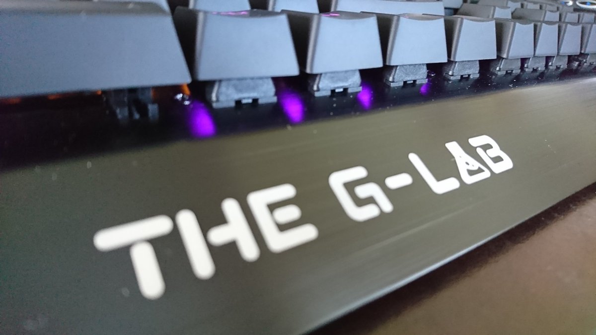 _CoCoBmX_'s tweet photo. Après 9 ans de loyaux service, mon G15 a rendu l'âme :/ Voici le new arrivant. On passe en clavier Mécanique :D
#LogitechG #G15 #TheGLab #KeyzMeca @TheGLabFrance @LogitechG https://t.co/9ieWMdzOjz
