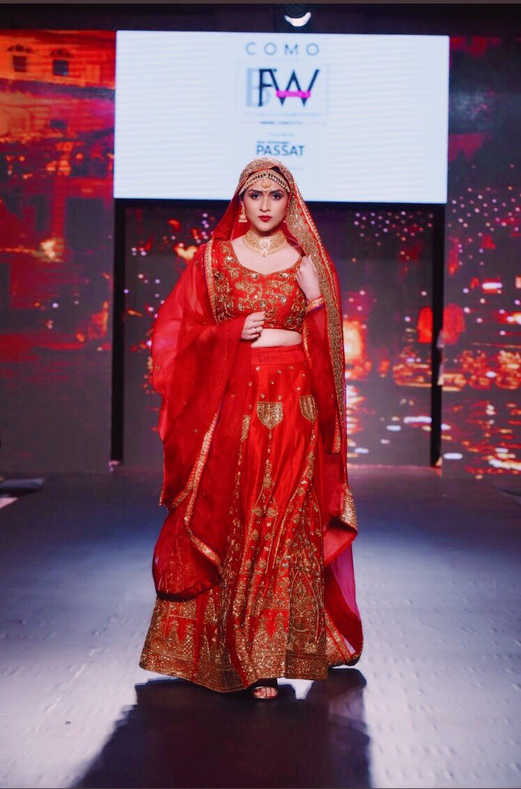 memannara's tweet photo. #Showstopper 
At #Indiabeachfashionweek #Goa #royalty #bridal look https://t.co/2Rp3ln2n1o