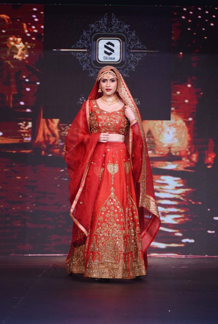 memannara's tweet photo. #Showstopper 
At #Indiabeachfashionweek #Goa #royalty #bridal look https://t.co/2Rp3ln2n1o