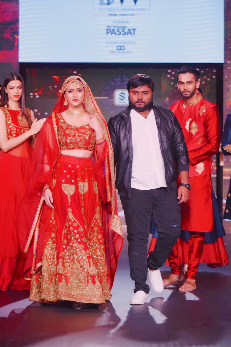 memannara's tweet photo. #Showstopper 
At #Indiabeachfashionweek #Goa #royalty #bridal look https://t.co/2Rp3ln2n1o