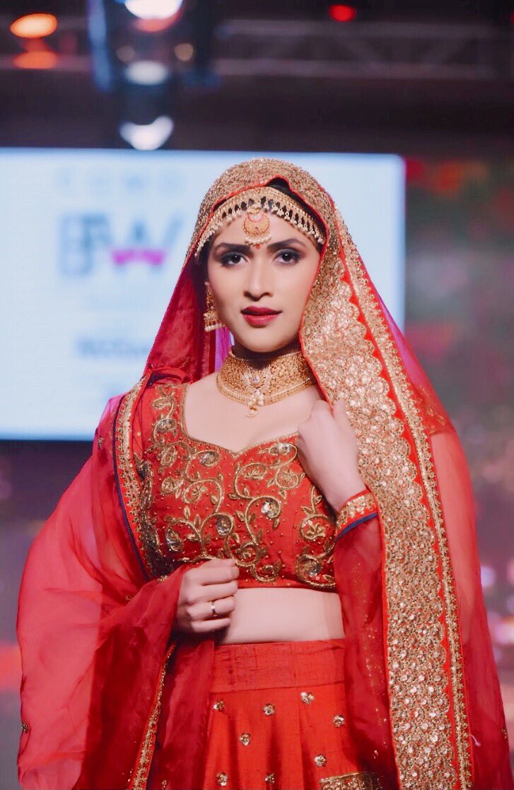 memannara's tweet photo. #Showstopper 
At #Indiabeachfashionweek #Goa #royalty #bridal look https://t.co/2Rp3ln2n1o