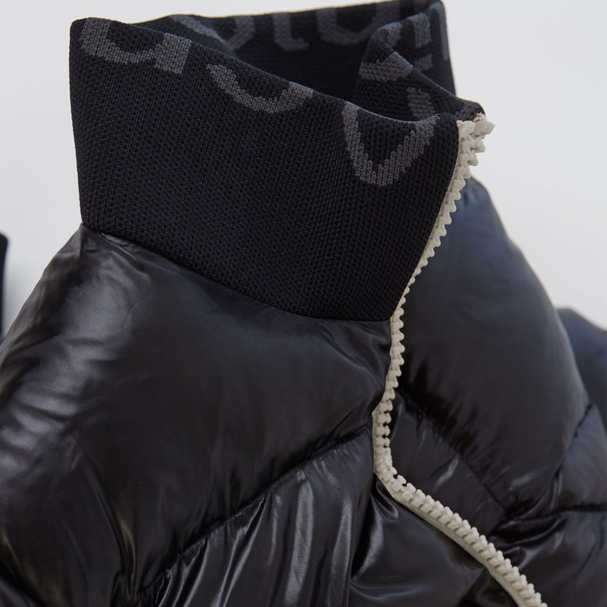 fideliokleider's tweet photo. Ladies, the @acnestudios down jacket keeps you perfectly warm this winter. 

#acnestudios #down #jacket #fallwinter #fideliokleider https://t.co/aGMHgkX6jV