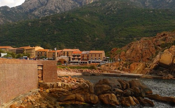 Randonnée en liberté "De la Montagne à la Mer": Bonjour, Nous tenions à faire 1 commentaire suite à notre Rando... blog.couleur-corse.com/Randonnee-en-l…