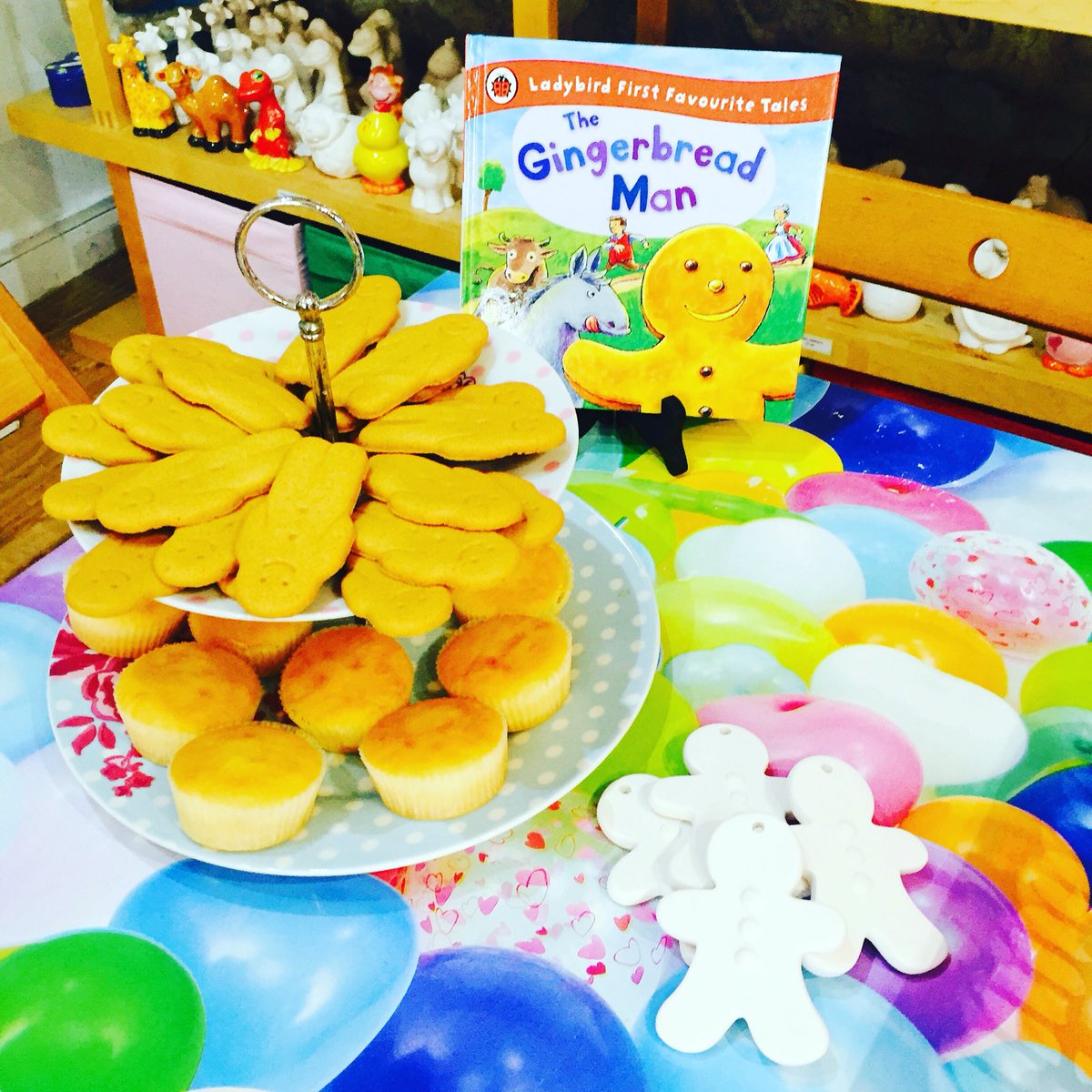 ilovepaintpot's tweet photo. All set for this morning's 'Paint a Story' session. 

"You can't catch me, I'm The Gingerbread Man!" 😊🎨 https://t.co/bCB1mxl1Kc