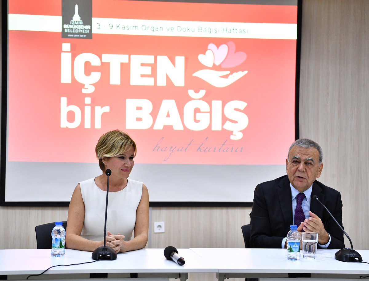 izmirbld's tweet photo. Organ bağışında İzmir farkı. 3 yılda sadece 567 bağışçı bulabildiklerini söyleyen Tekelioğlu, İzmir'de belediyelerin desteğiyle 5 gün içinde hedefledikleri 1000 rakamına ulaştıklarını söyledi. #İşteBuYüzden��zmir #Teşekkürlerİzmirli #İzmirFarkı https://t.co/NwrVhZEhQr https://t.co/WLV7EkdMIi