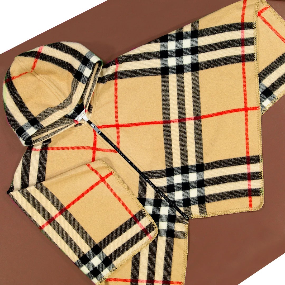 ChoiceStoreKids's tweet image. Luxury label @Burberry apply their signature print to this fleeced poncho, creating the perfect winter warmer for little ones!