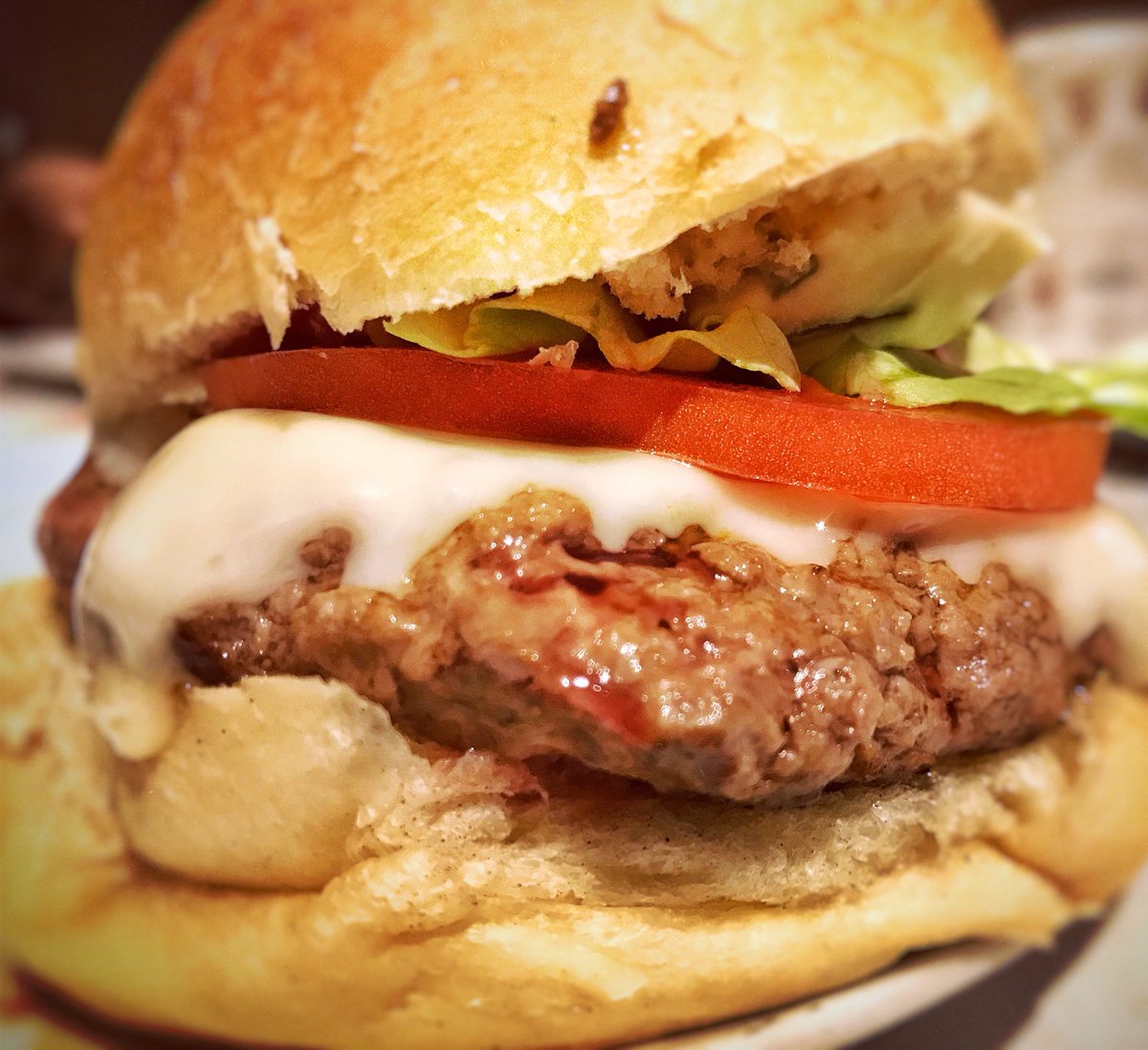 Molisanissimo's tweet photo. #Hamburger con macinato di #manzo #fresco della #Macelleria Delfini di #Isernia, abbracciato da un morbido #panino del #panificio Petrella Laurino di Matrice (CB) https://t.co/vOTtvMuzek