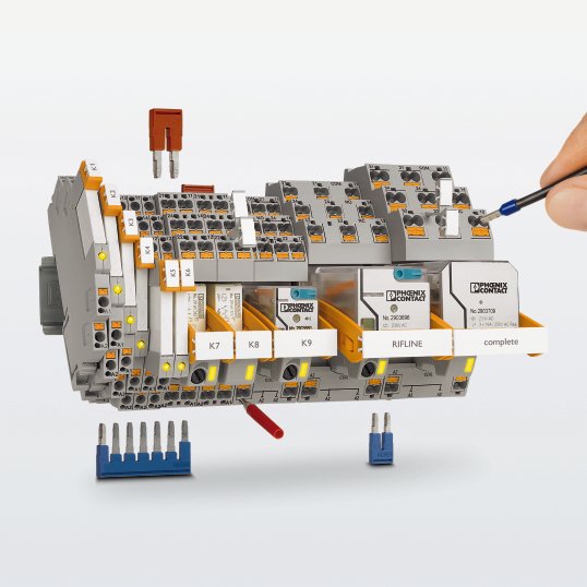 PhoenixContactU's tweet photo. Implement all of your standard #relay applications using the #RIFLINEcomplete industrial system https://t.co/pEn3uPpAUN #bestswitching https://t.co/VDGdi19L9y