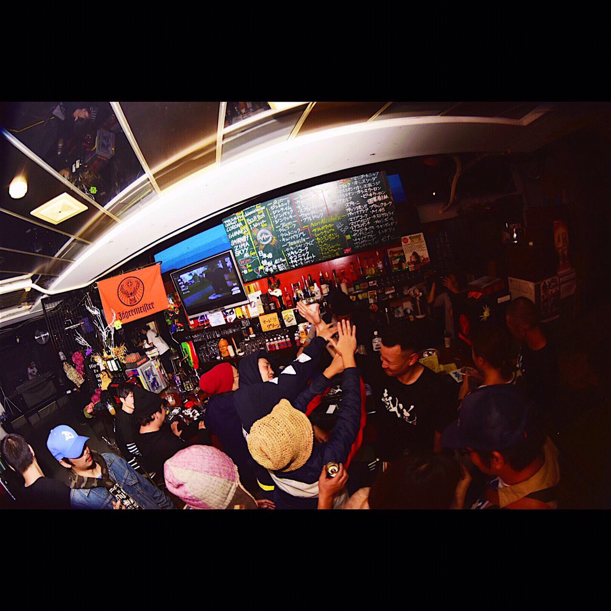 3kakuya's tweet photo. 【サンドイッチフェス2017】しばらくの間、余韻で「ボー」っとし、動けなくなっていました。この面々をブッキングしたこちらでさえも、予測不能な夜でした。DJ FUKUBAさんの最後のレコードが回ってる時に、見た景色が一つの答えでした。本当にありがとうございました△▲ https://t.co/AtQylgC7JD