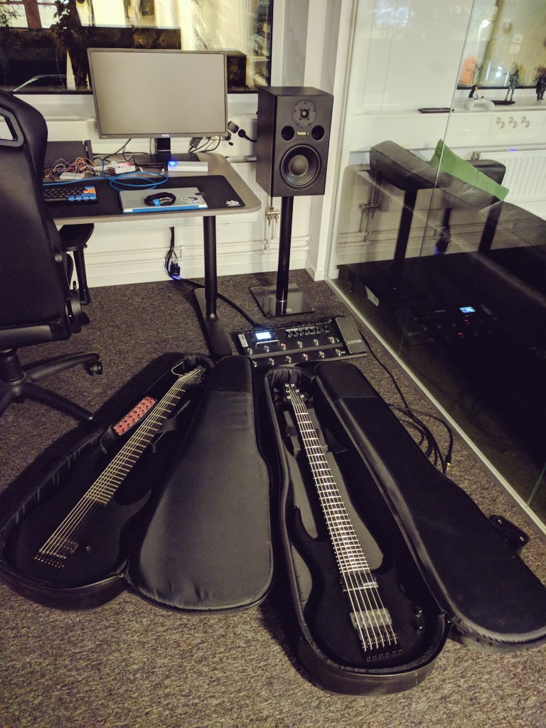 laketide_labs's tweet photo. Look at the new equipment that just landed at the office! https://t.co/lKVR178aln