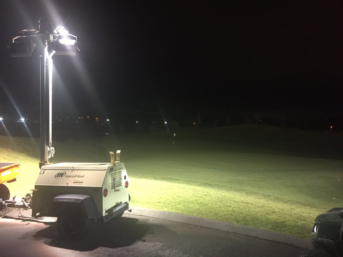 Turfmatthew's tweet photo. Nice way to start a Wednesday last one of the year #toro648 3/8”X 7.5” custom solid tine deep https://t.co/N5X1LLuzHv
