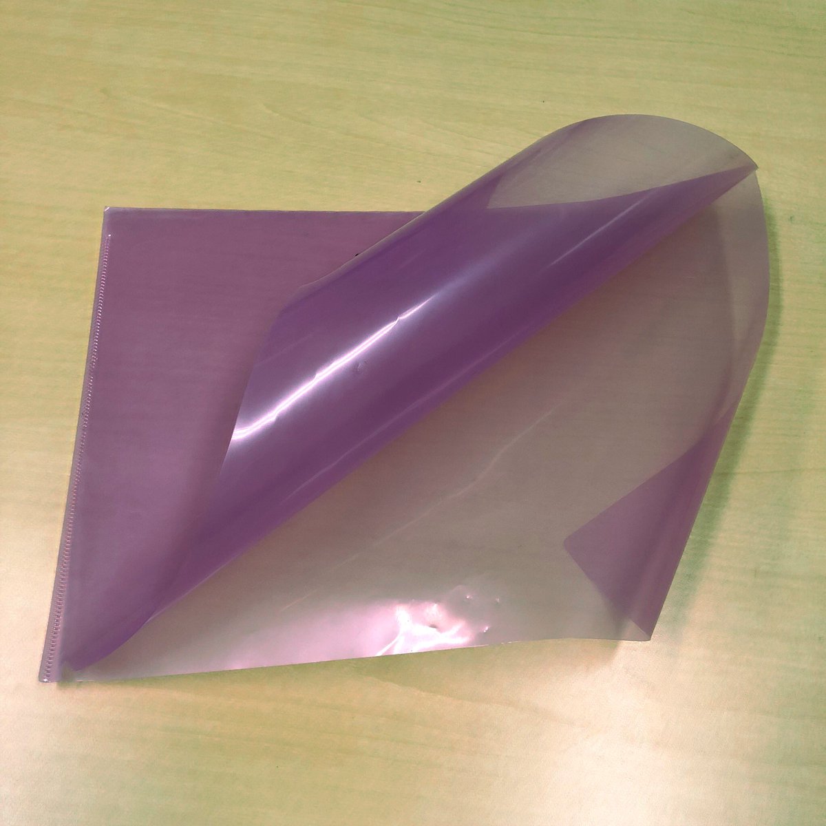 反り返る 反り返る