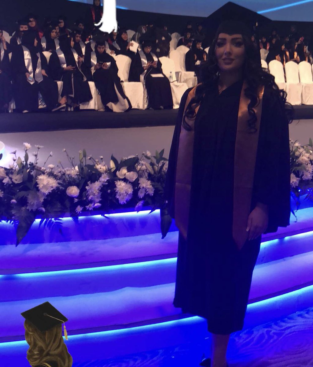 aliabdulbari93's tweet photo. وتخررجت الصيدلااانية بسمة من الجاامعه بعد مشوااار طوييل و تعب كبيير 🤣🤣 مبرووك مبرووك مبروووك وعقباال الشهادات العليا يا رب #augrad2017 https://t.co/IGSnuVf9uW
