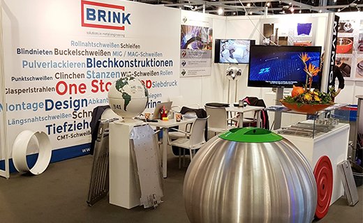 Vandaag is de eerste dag begonnen van de driedaagse FMB beurs in het Duitse Bad Salzuflen. Een vakbeurs gericht op toeleveranciers in de machinebouw. Daar mogen wij als internationale, vakkundige en ervaren speler natuurlijk niet ontbreken! Hal 21- Stand C18 i#dutchdesign