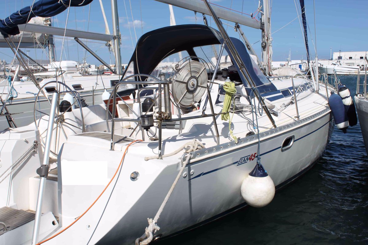 simplsell's tweet photo. Dreaming of #weekend in Spain? Check this ad on #Simplsell to make it unforgettable #spain #yacht #rent https://t.co/rL2pkC4Xw5 https://t.co/WZfw9BYcao