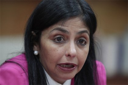InformadorVeraz's tweet photo. La sabandija delcy rodríguez dice que el plan de la oposición es entregar los recursos financieros de Venezuela, mientras el régimen chavista entrega las refinerías a China y a Rusia https://t.co/L0yrhZTGjo