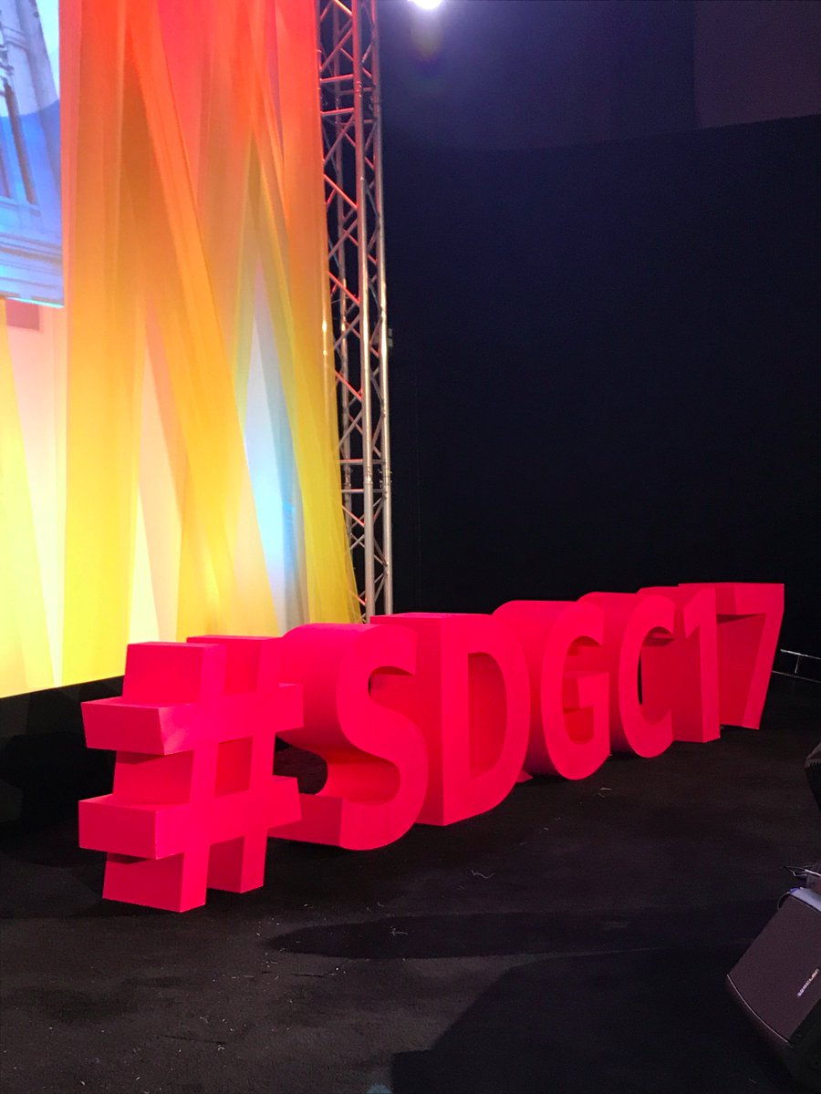 So proud of our Liveworkers rocking the stage at #sdgc17. Slides available here 👉 liveworkstudio.com/sdgc17/ #servicedesign #next10years #health #nurse <a href="/SDNetwork/">Service Design Network</a> <a href="/marziaarico/">Marzia Aricò</a> <a href="/GeneLibow/">Gene Libow</a> @jennbage <a href="/CarolineChaffin/">Caroline Chaffin</a>