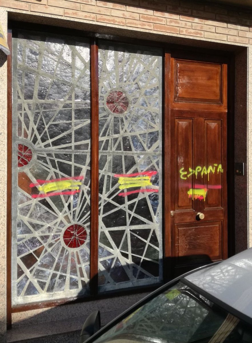 ERCBarbera's tweet image. Des dERC Barberà denunciem la persecució i assetjament al nostre company i ex regidor Ramon Cos (@COSRAMON ). FOTO: Mireu com ha aparegut aquest matí casa seva! 
Diem no al feixisme, NO PASSARAN!!!! #LlibertatPresosPolítics #noalarepresió #niunpasenrere