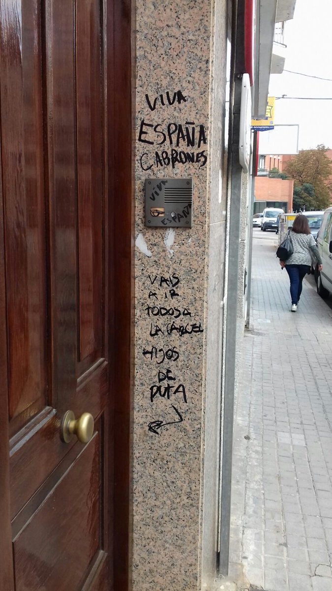 ERCBarbera's tweet image. Des dERC Barberà denunciem la persecució i assetjament al nostre company i ex regidor Ramon Cos (@COSRAMON ). FOTO: Mireu com ha aparegut aquest matí casa seva! 
Diem no al feixisme, NO PASSARAN!!!! #LlibertatPresosPolítics #noalarepresió #niunpasenrere