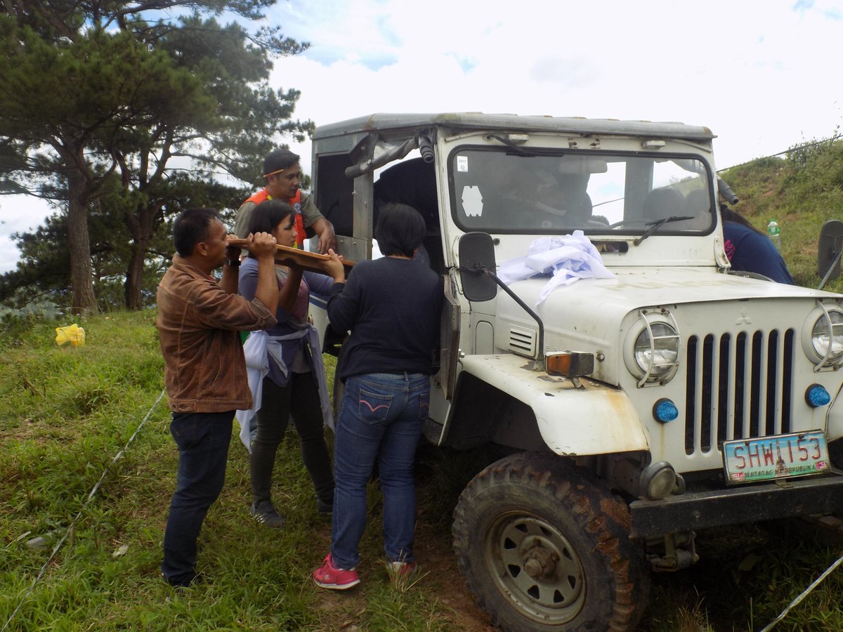 PNPTublay's tweet photo. Tublay Responder and Emergency Response Team (TREAT)
#BPATS as first responder in Vehicular Traffic Accident (VTA)
@RDPROCordillera 
@PNPBenguet 
@ProcorRpcrd 
@rwinp88 https://t.co/6QWrXyIGyR