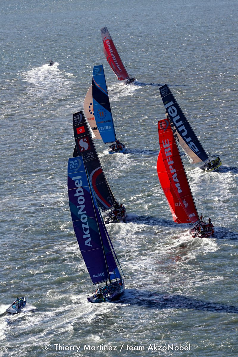 cocreateSANL's tweet photo. The #VOR2017 boats are on their way to #CapeTown, who will arrive first? @volvooceanrace @teamAkzoNobel @brunelsailing @TurnTidePlastic https://t.co/kn9c1Y7GUx