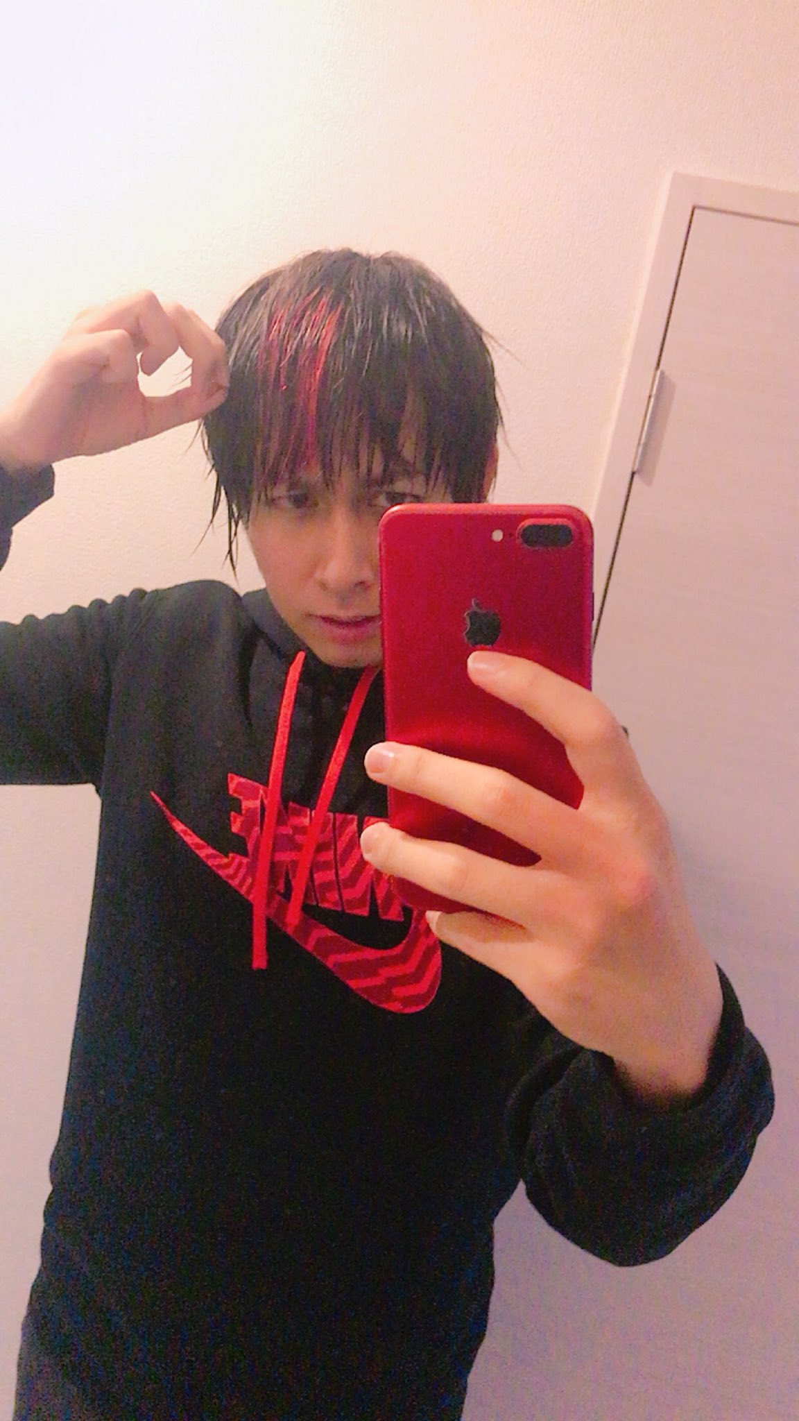Twitter 上的 ぎこちゃん 前髪少しだけ赤で残り黒にした T Co Ktzyvie7tr Twitter