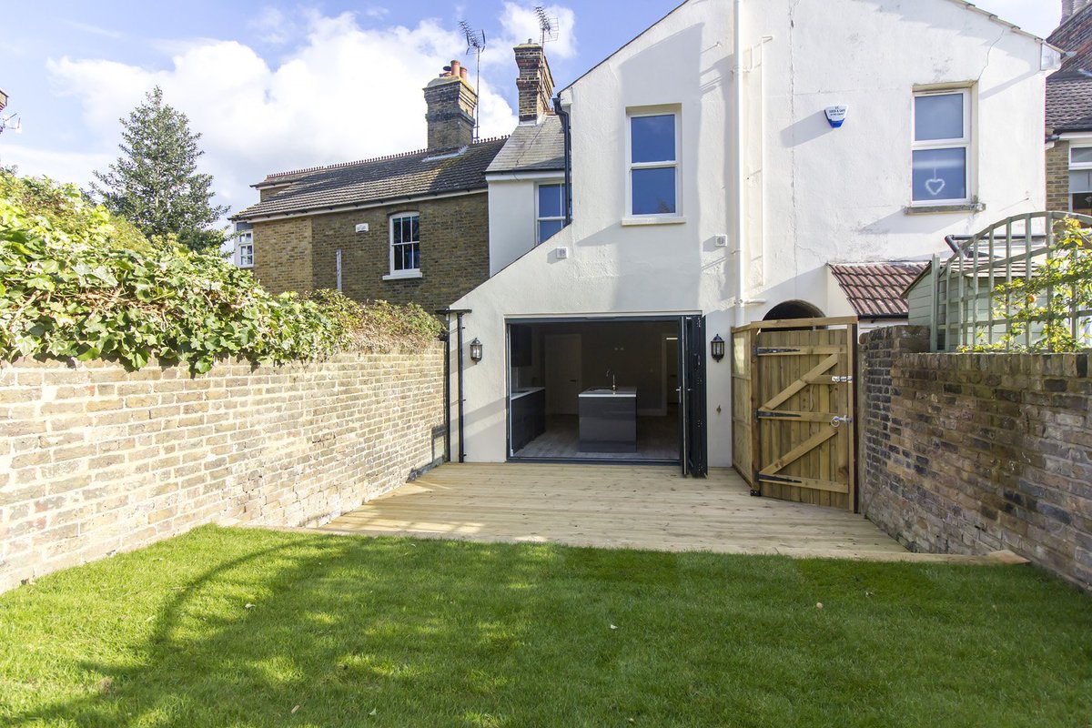 TheBandCo's tweet photo. 3 bed period home in central Faversham has been completely renovated to a very high standard. https://t.co/Ra1C2eDBTj