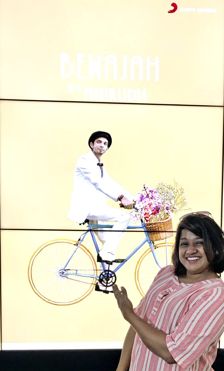 ShakthiGalatta's tweet photo. #India’s 1st #verticalvideo? Apparently so! New perspective 2 content viewing; nice! @SonyMusicSouth &amp; @anirudhofficial! #GalattaPeople https://t.co/ImE699x1Gr