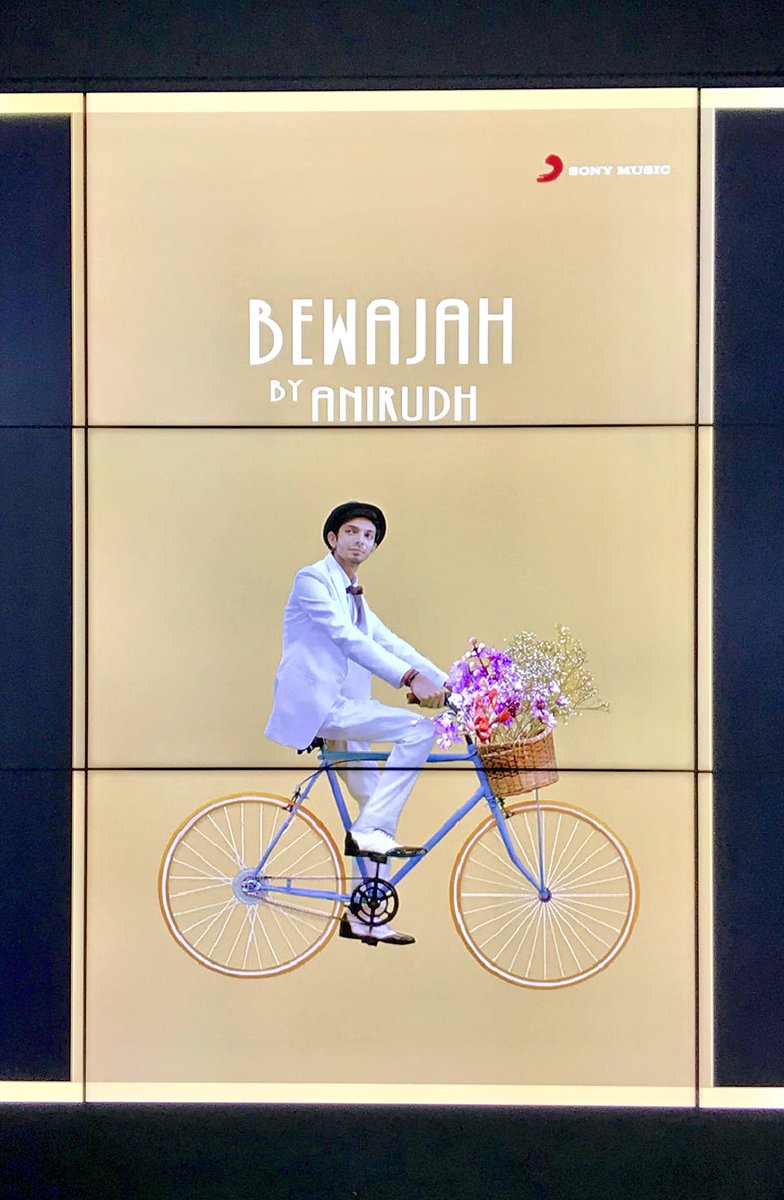 ShakthiGalatta's tweet photo. #India’s 1st #verticalvideo? Apparently so! New perspective 2 content viewing; nice! @SonyMusicSouth &amp; @anirudhofficial! #GalattaPeople https://t.co/ImE699x1Gr