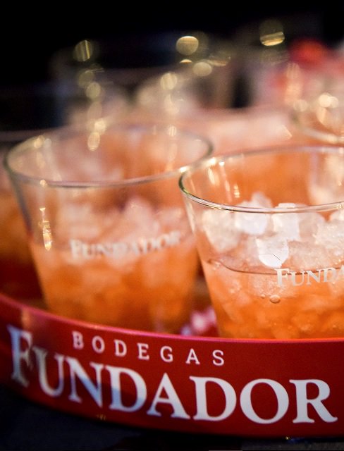 TurismoJerez's tweet image. 📌 Visita y Cata Maridada Jueves 9 y Taller formativo de Coctelería Viernes 10 en @BodegasFundador #JEREZ. Necesaria inscripción #InternationalSherryWeek  #DiaEuropeoEnoturismo · goo.gl/VAa8rx