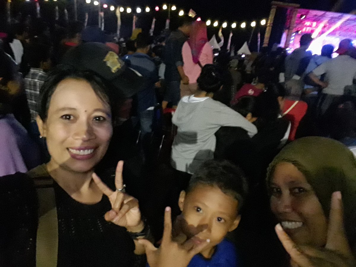 SriRatna80's tweet photo. Ada kebahagiaan ketika kita menikmati dalam perbedaan😍😘 https://t.co/UhdVrSbsQq